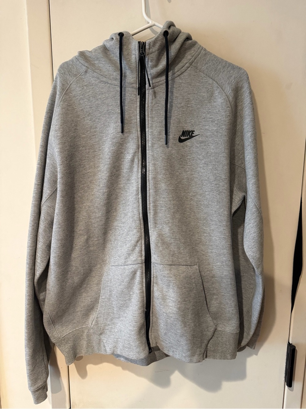 Nike Men's Light Gray Full-Zip Hooded Sweatshirt with Black Accents